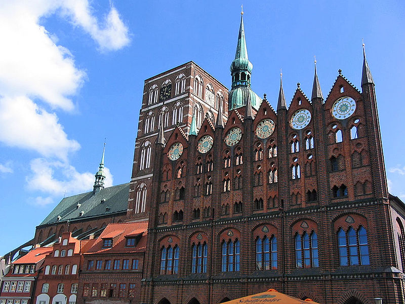 800px-Nikolaikirche_Rathaus_HST